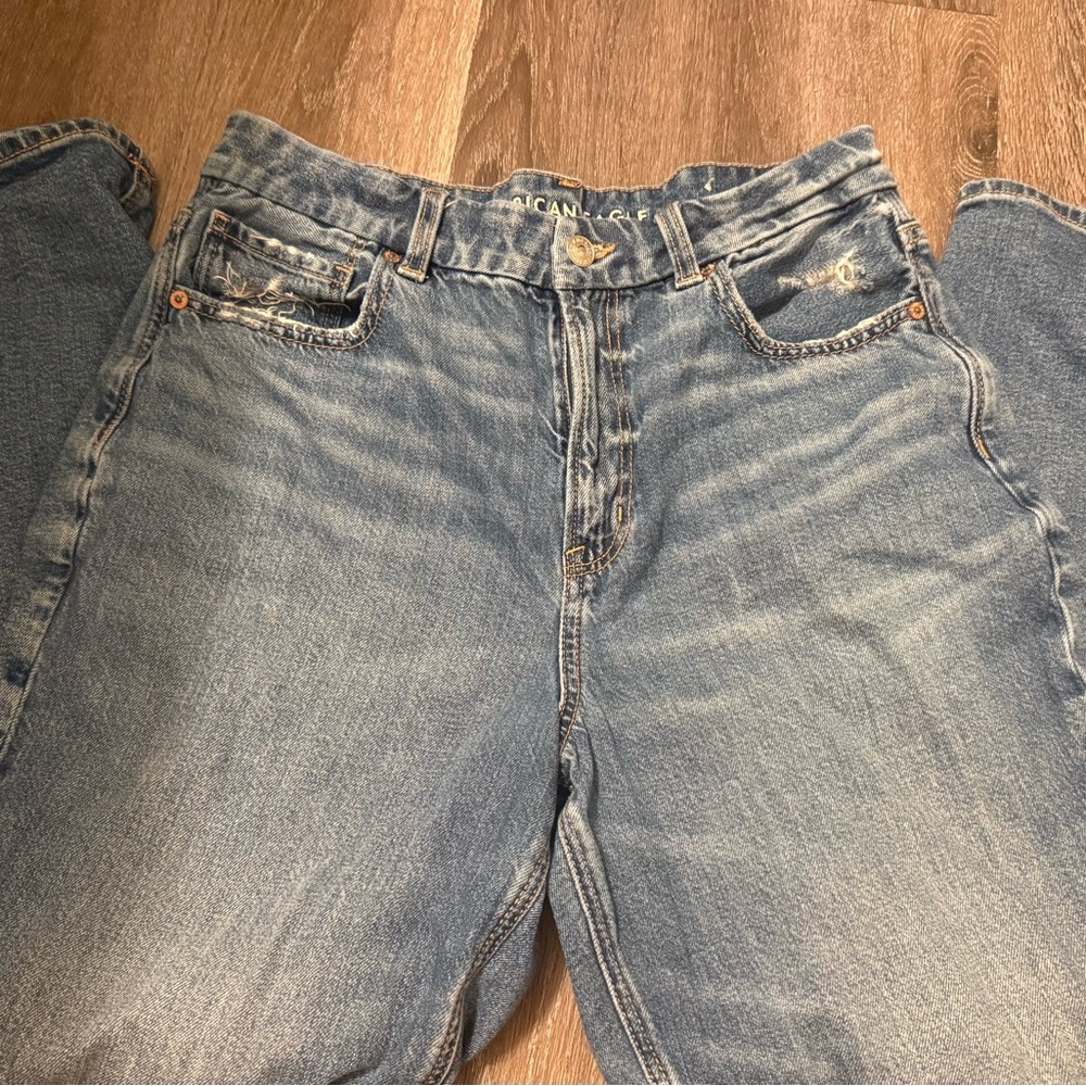 American Eagle Strigid Curvy Mom Jeans - 12 Regular